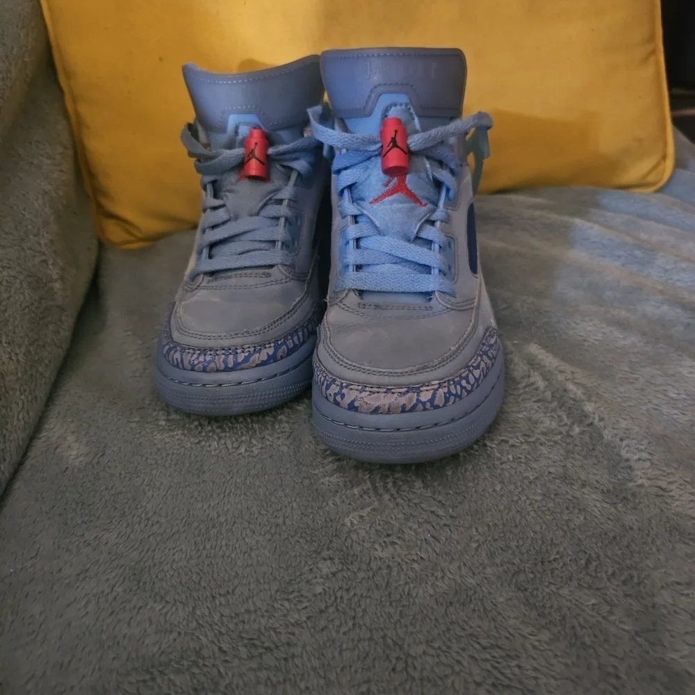 Jordan Spizike Low Houston Oilers Kids Sneakers in Gray and Blue. 4.5Y Unisex